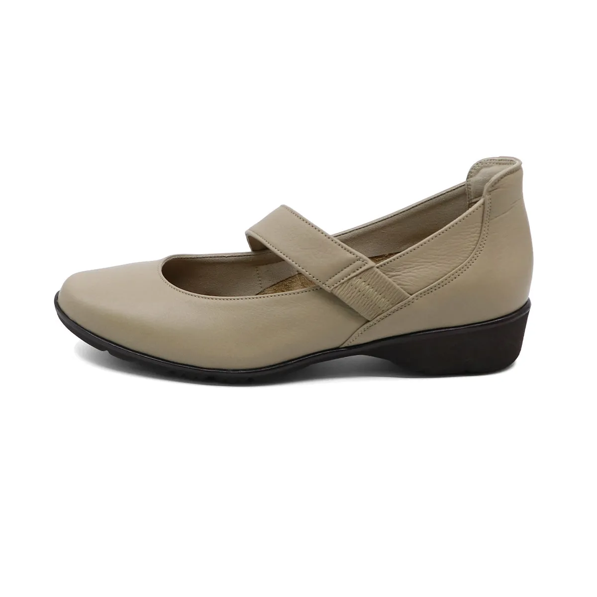 Sepatu KAKO Sand Beige Ultra Light Leather Strap Flats dari Joy368