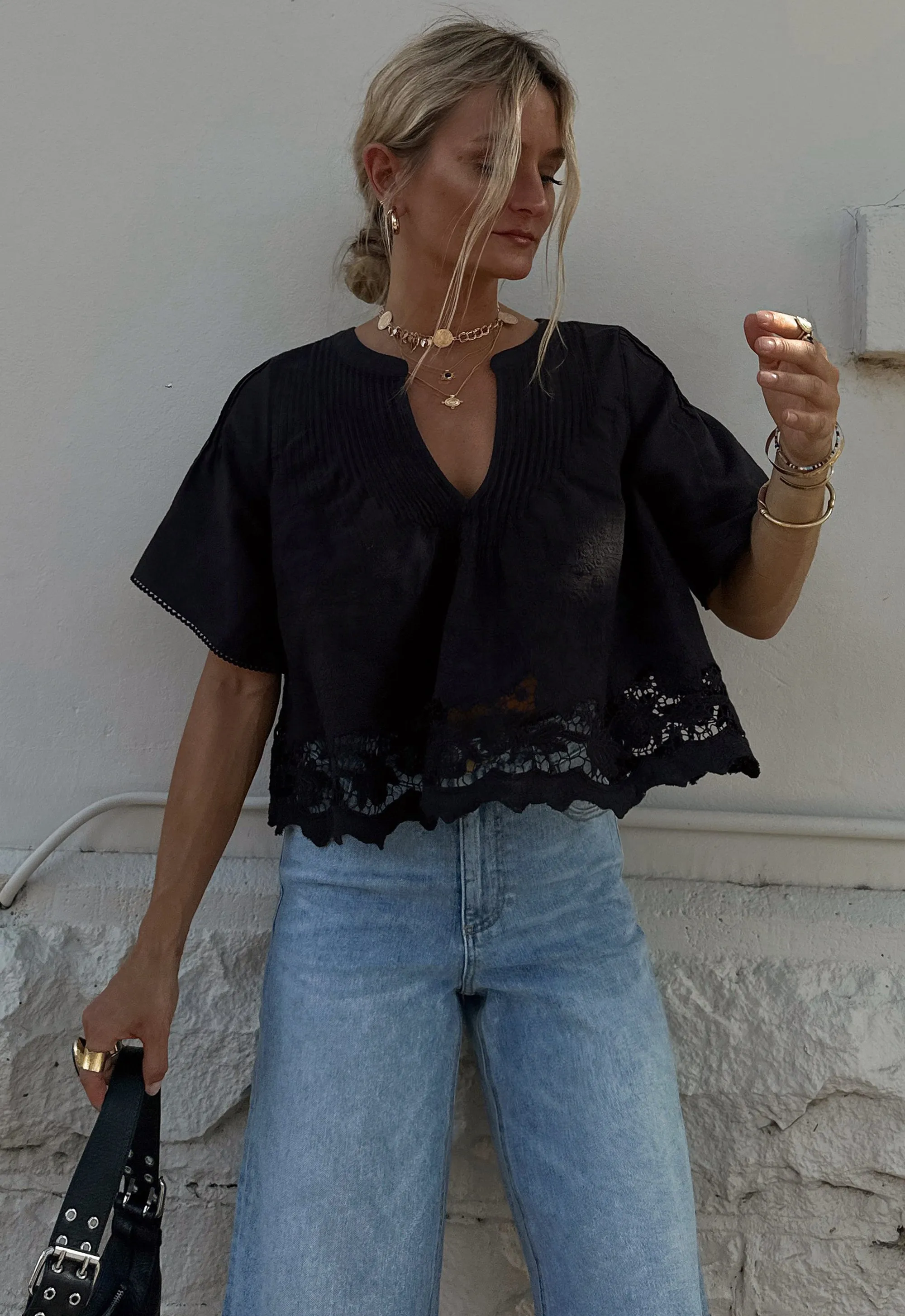 Kala Short Sleeve Blouse Black Lotus di Joy368