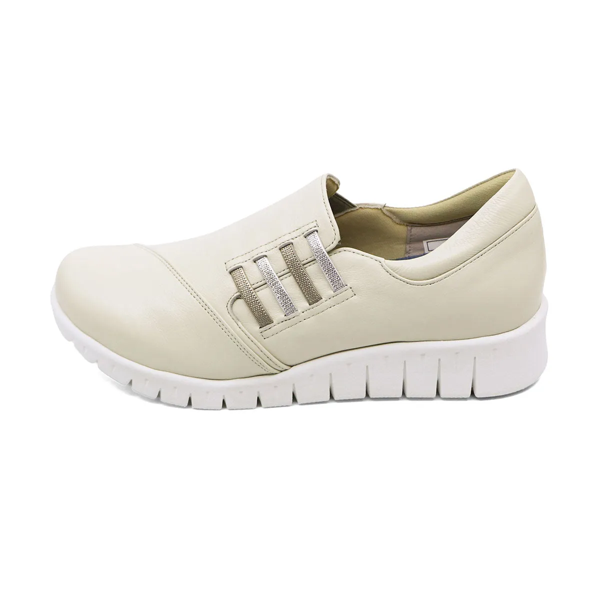 Kurumi Ivory Anti-Slip Soft Walking Slip-Ons dari Joy368