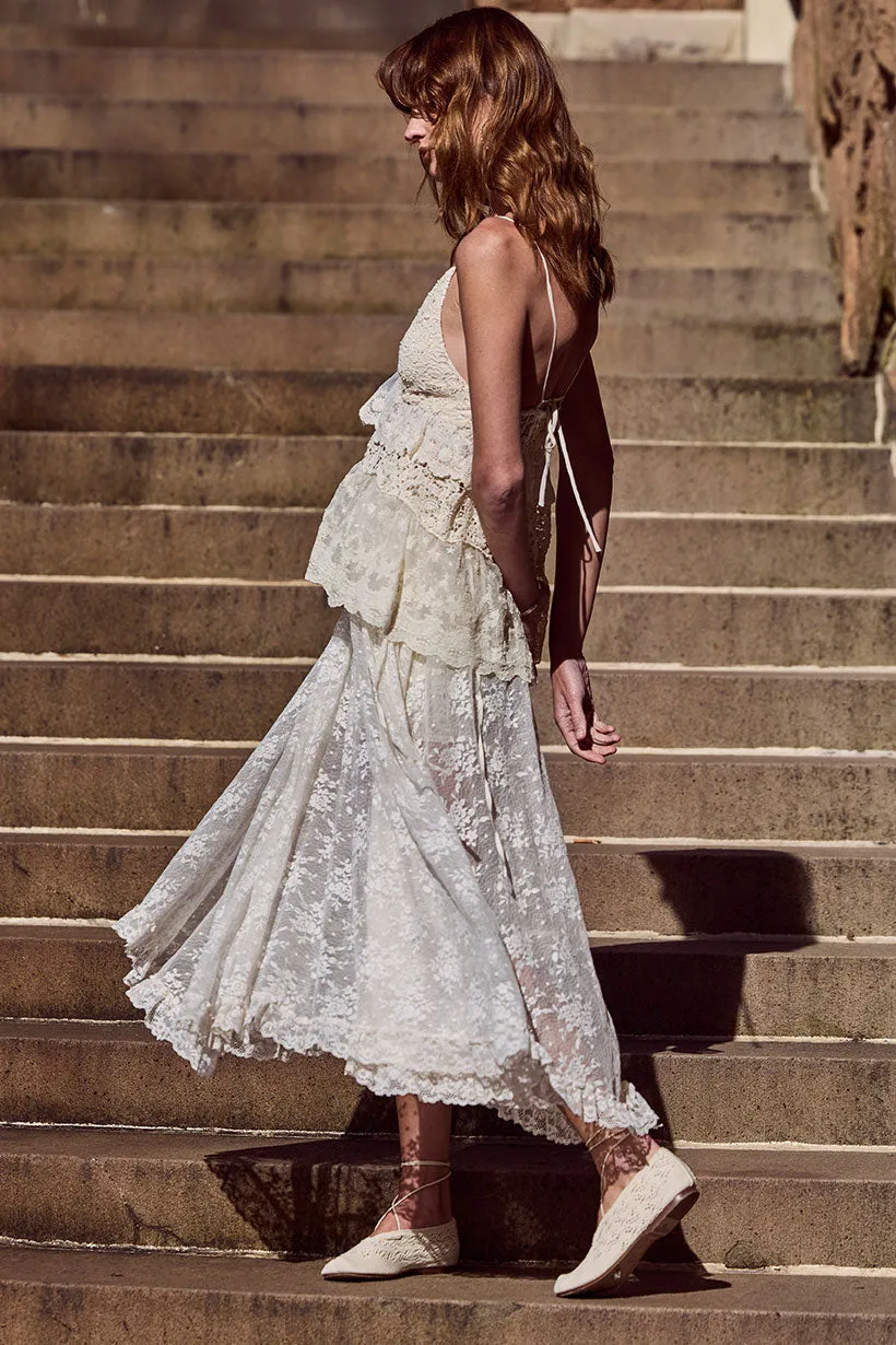 Labyrinth Lace Maxi Skirt Cloud Cream eksklusif koleksi terbaru dari Joy368