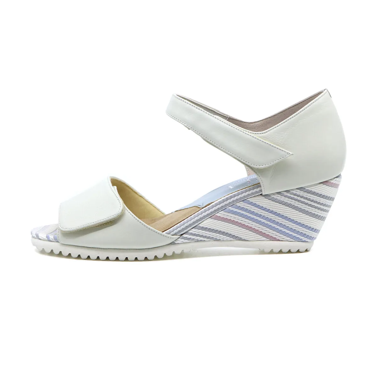 Sandal Risa Strap White Combi Wedges warna putih kombinasi elegan dari Joy368