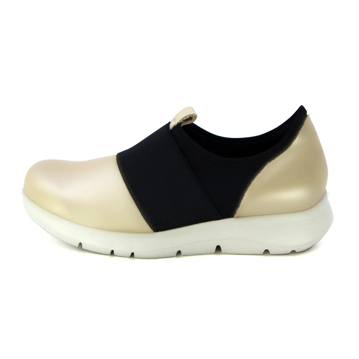 Senri2 Champagne Ultra Light Soft Sneakers dari Joy368