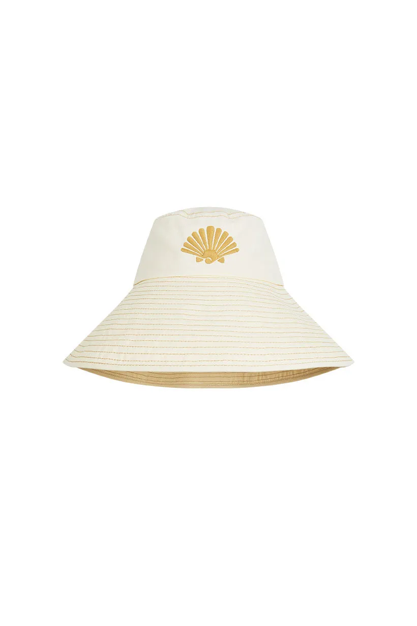 Shoreline Bucket Hat Sand warna krem dari Joy368 dengan detail bordir kerang