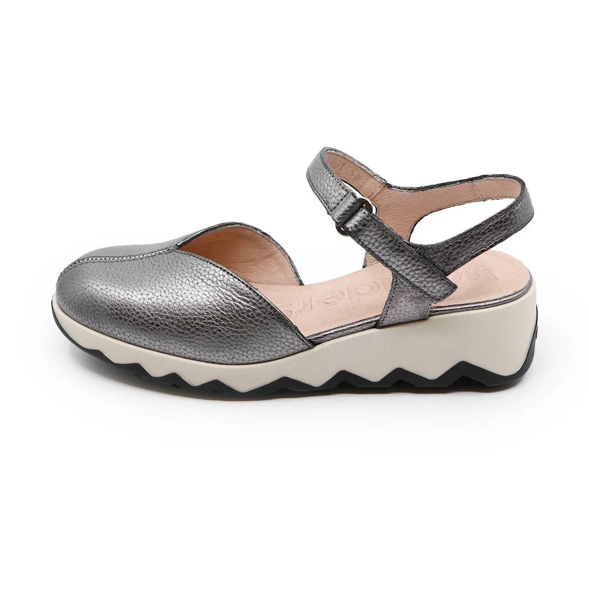 Sepatu VIO Dark Silver Soft Walking WONDERS warna silver elegan di Joy368