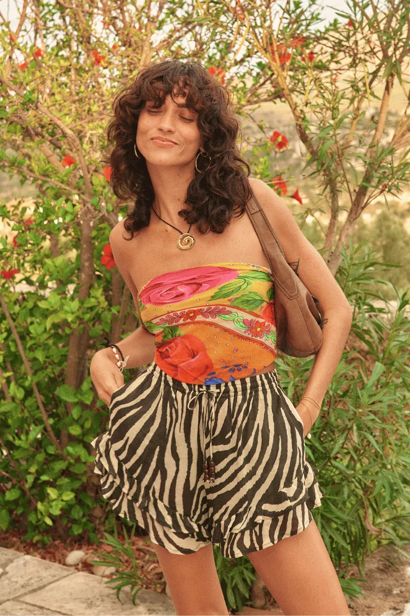Zevra Shorts dan Aphrodite Scarf Set fashion wanita elegan dari koleksi Joy368